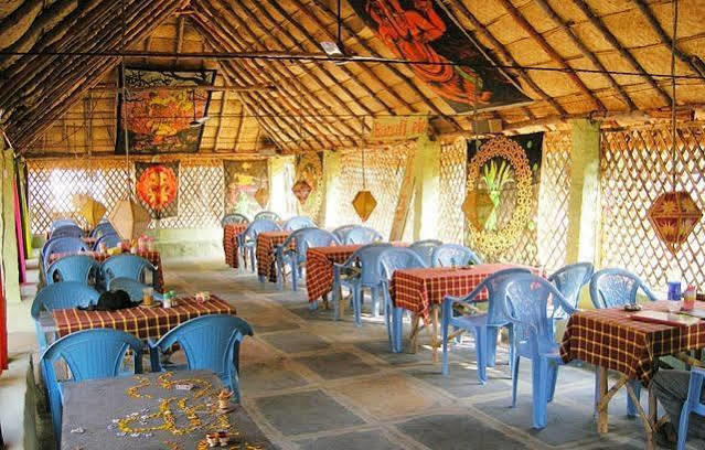 Hotel Gowri Hampi Exterior photo